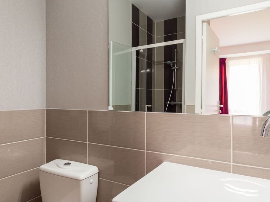 Bathroom interior in bedrooms at Hotel Albizia