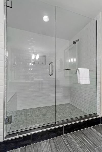 Shower area in a guest room at Artmore Hotel