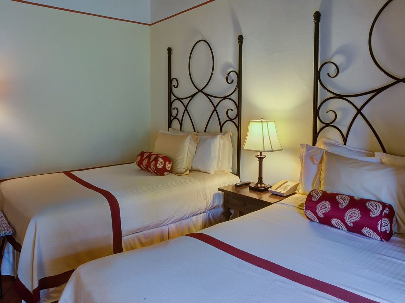Twin beds in Double Deluxe Room at Hotel El Convento