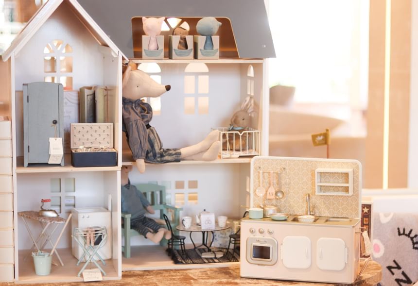 A dollhouse with a cozy and playful atmosphere at The Fredonia Hotel