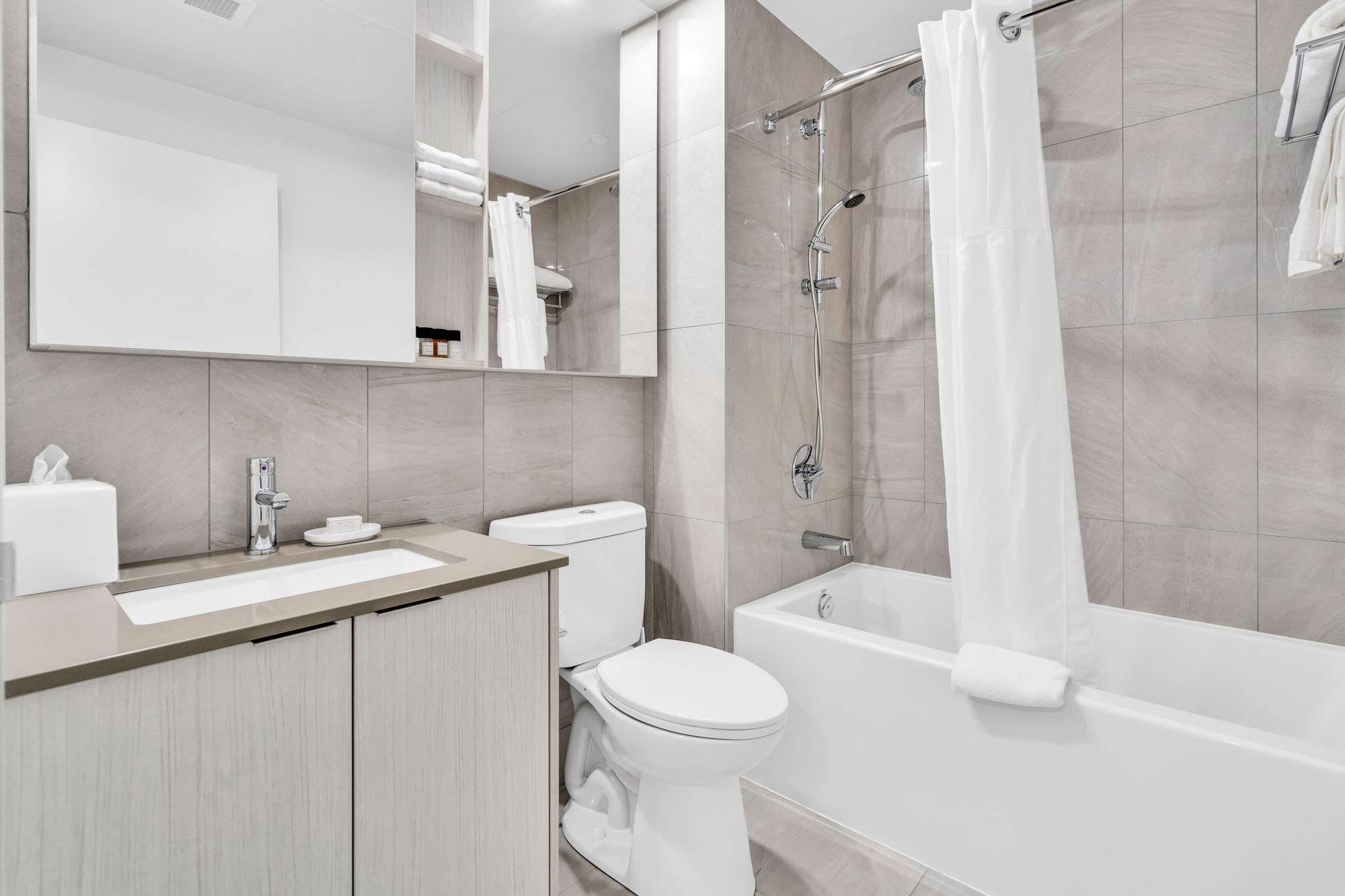 Large One-Bedroom | reStays Downtown Ottawa Hotel