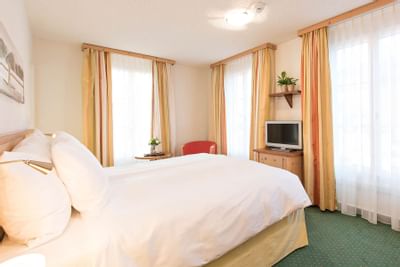 Lateral view of the Standard Double Room at Precise Seehof Davos