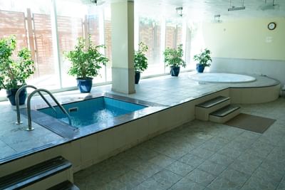 Pool & Jacuzzi at Al Ain Palace Hotel in Abu Dhabi, United Arab 