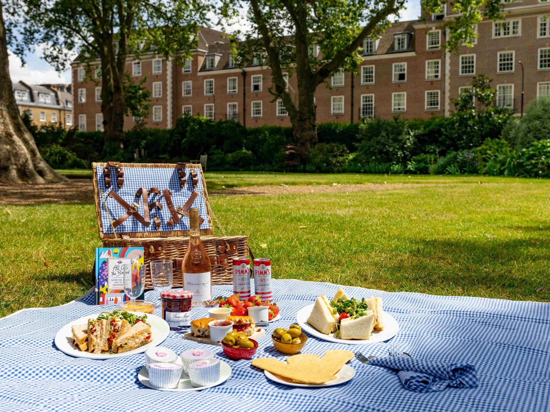 The Goodenough Hotel Picnic on a blanket in Mecklenburgh Gardens