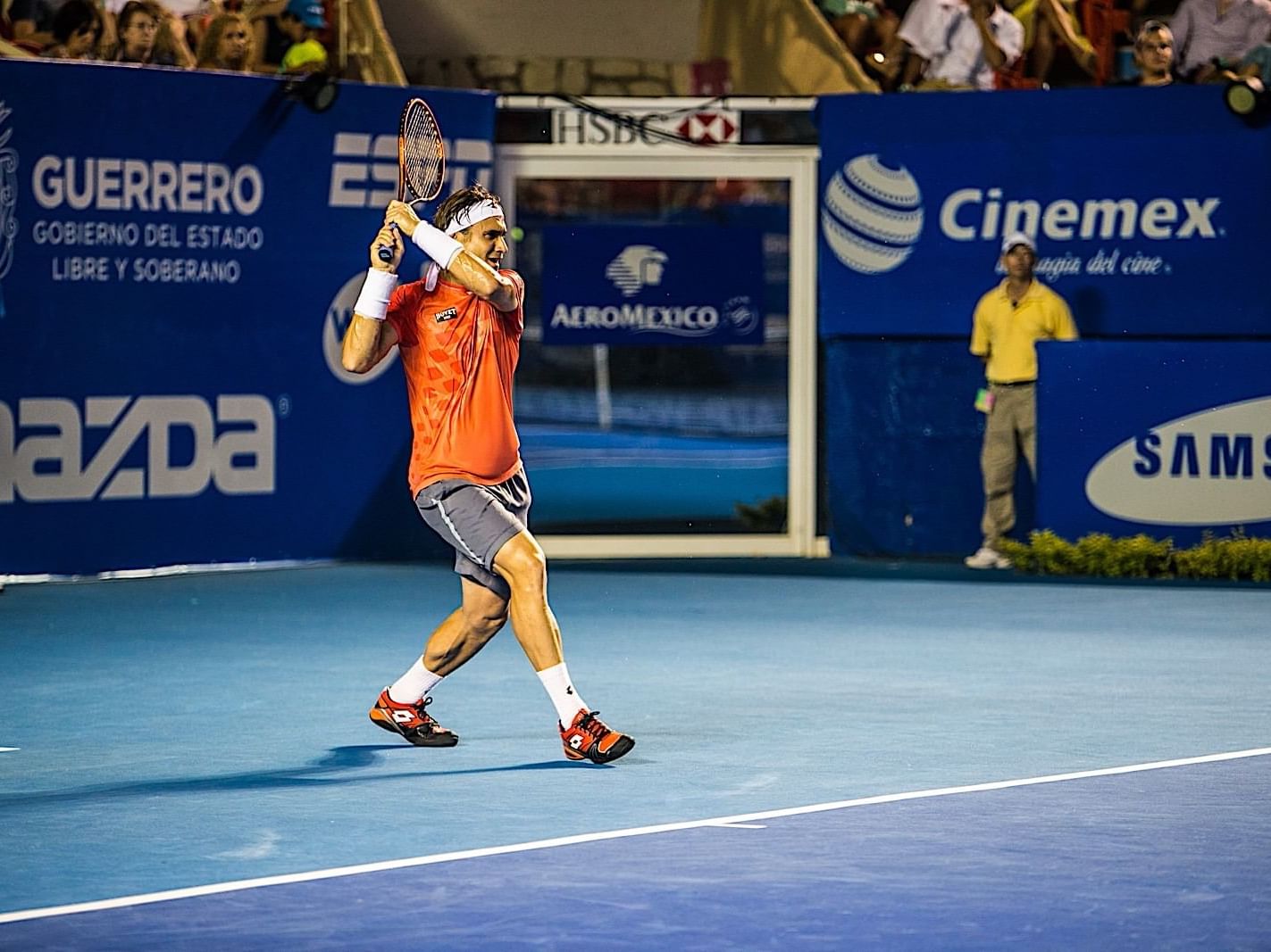 Tennis player performing at Princess Mundo Imperial