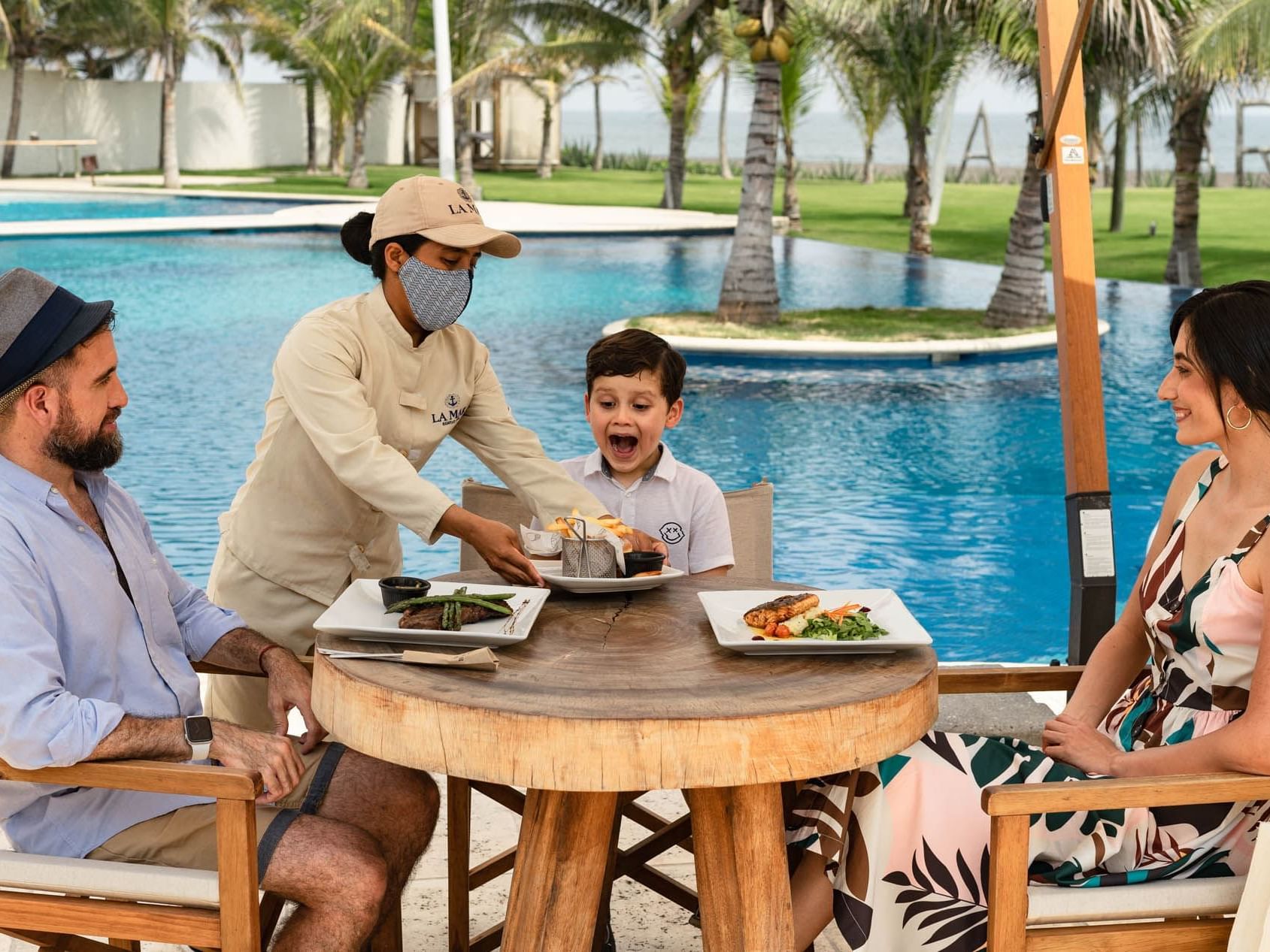 A family dining in Las Velas Restaurant at La Mar Monterrico