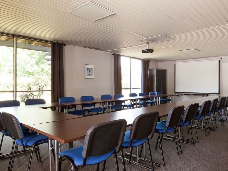Board room arrangement with projector at Hotel du Phare
