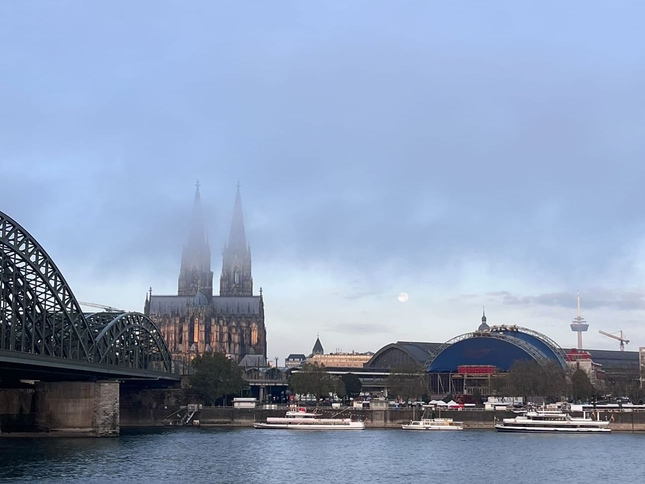 View of Cologne Cathedral with lake near Classic Hotel Harmonie