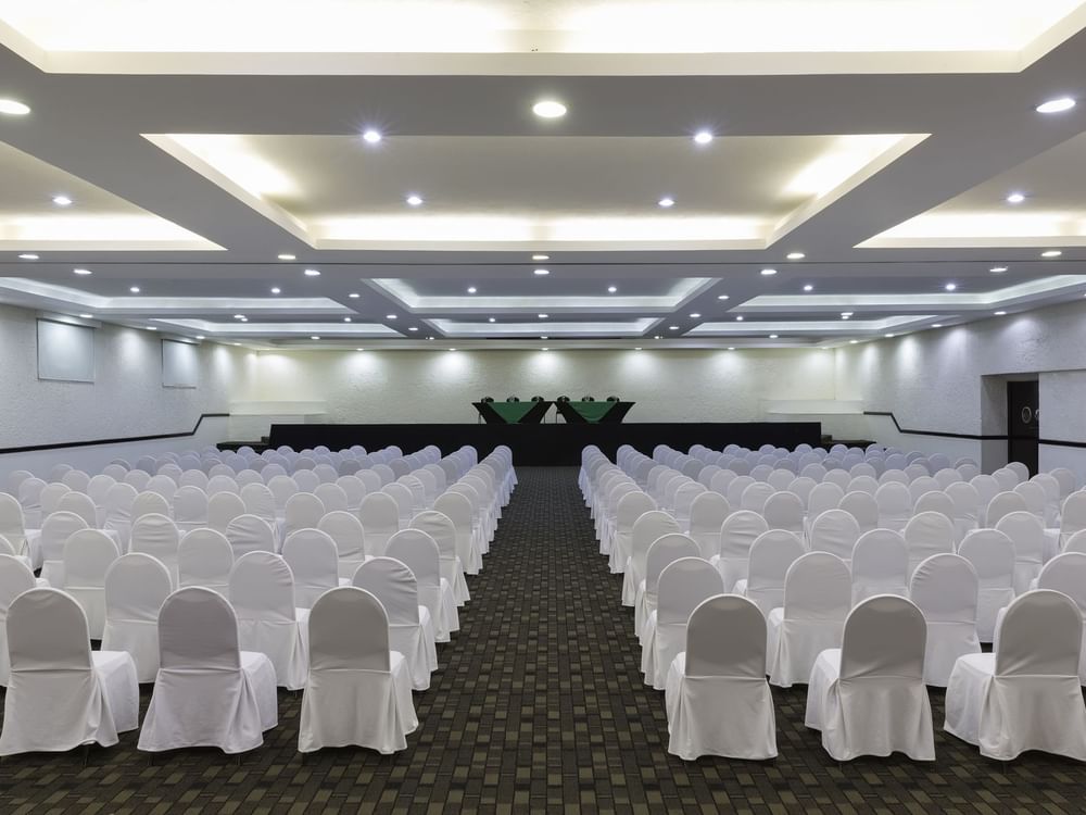 Banquet tables arranged in Salon B Hall at Gamma Pachuca