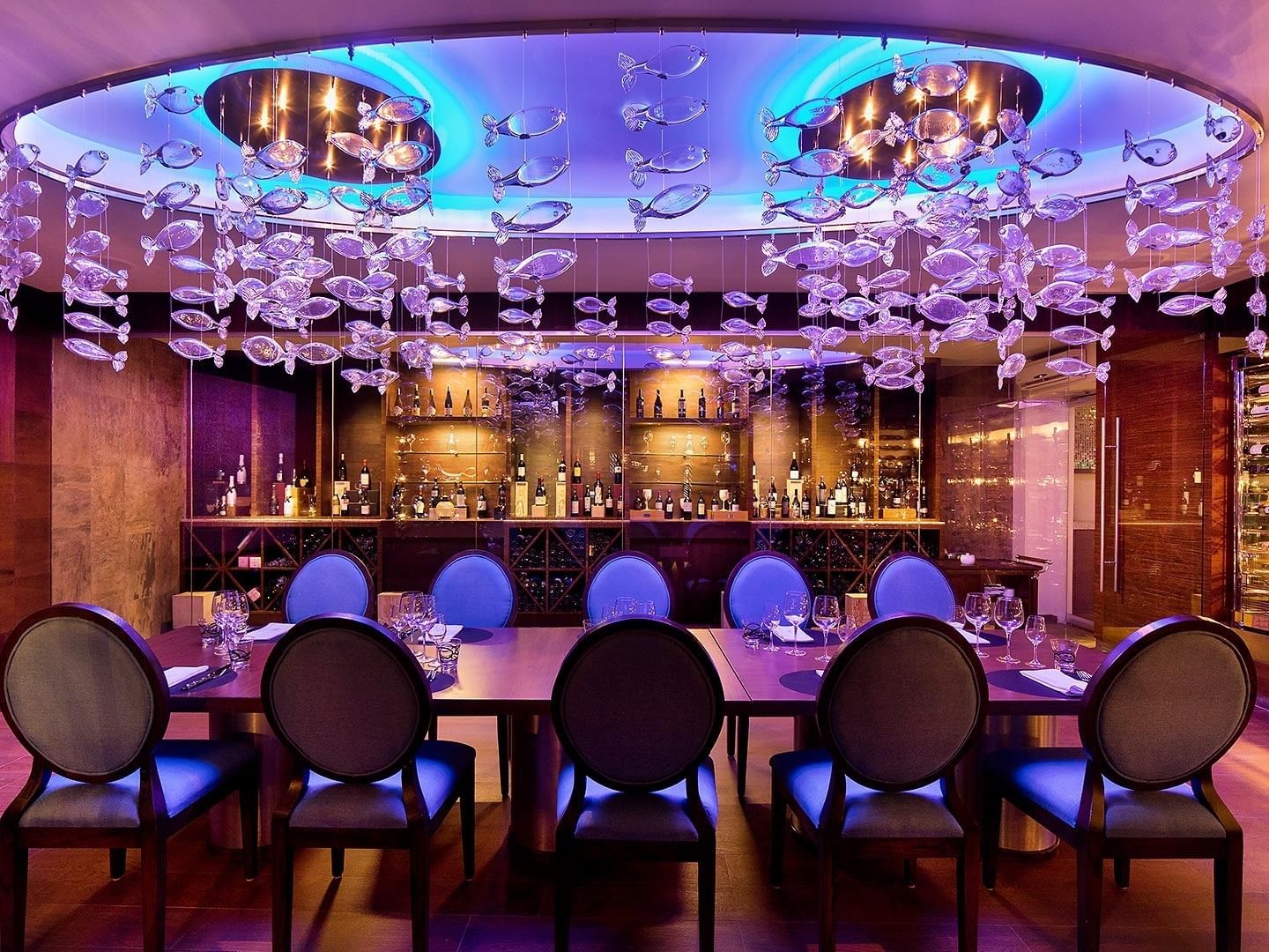 Tables near the bar counter of Restaurant Mizumi, Palacio Mundo