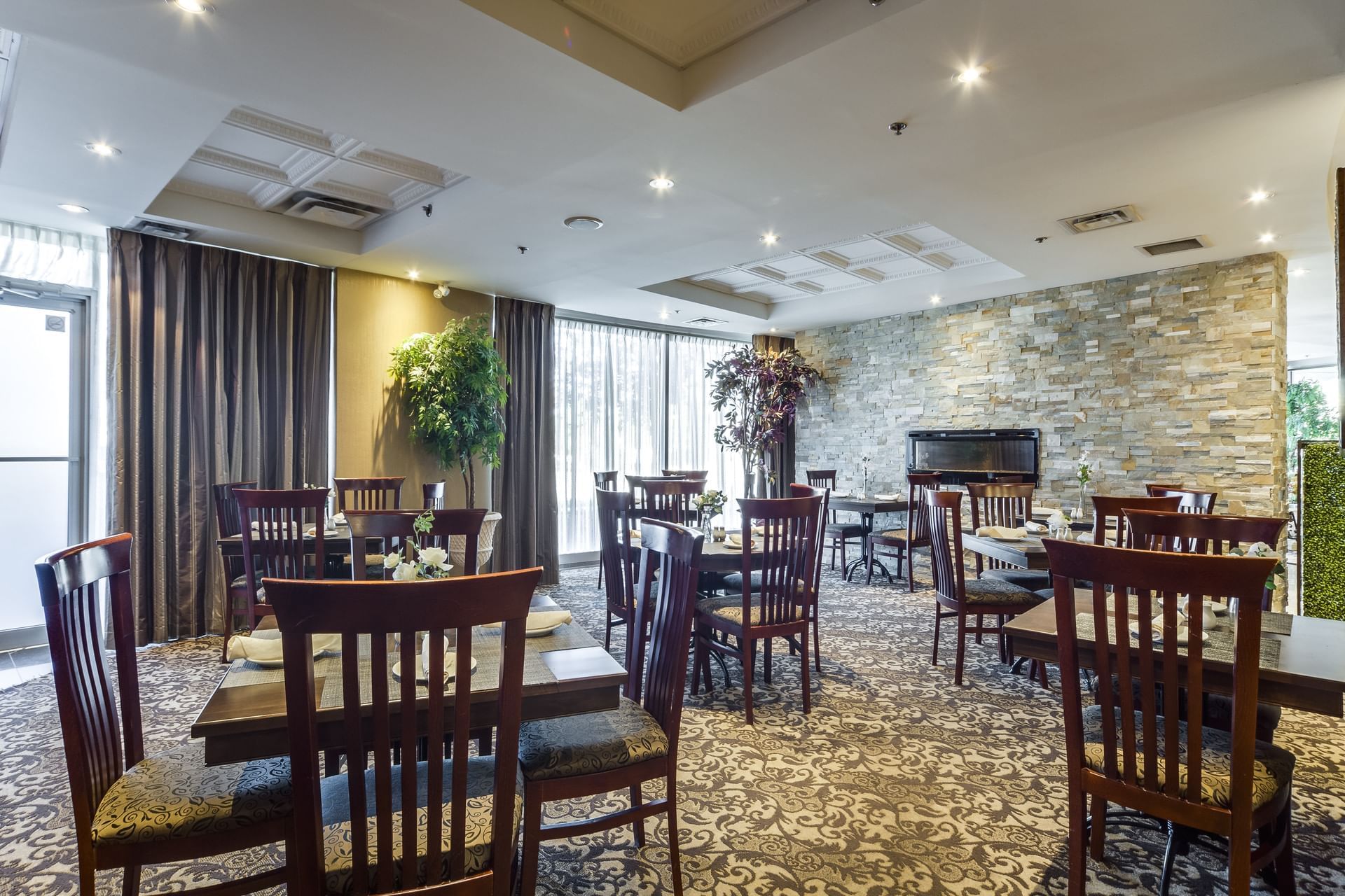 restaurants-near-toronto-airport-terrazzo-ristorante-monte-carlo-inns