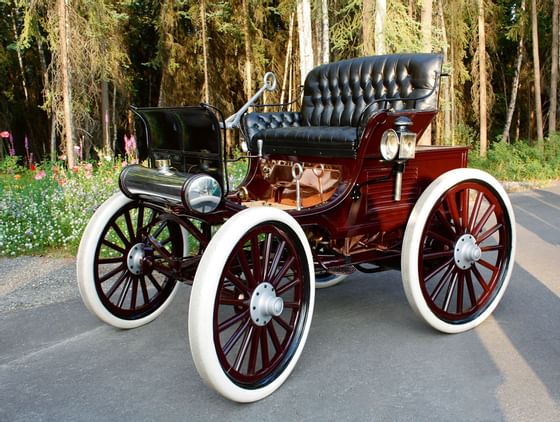 Image of Antique car at Wedgewood Resort 