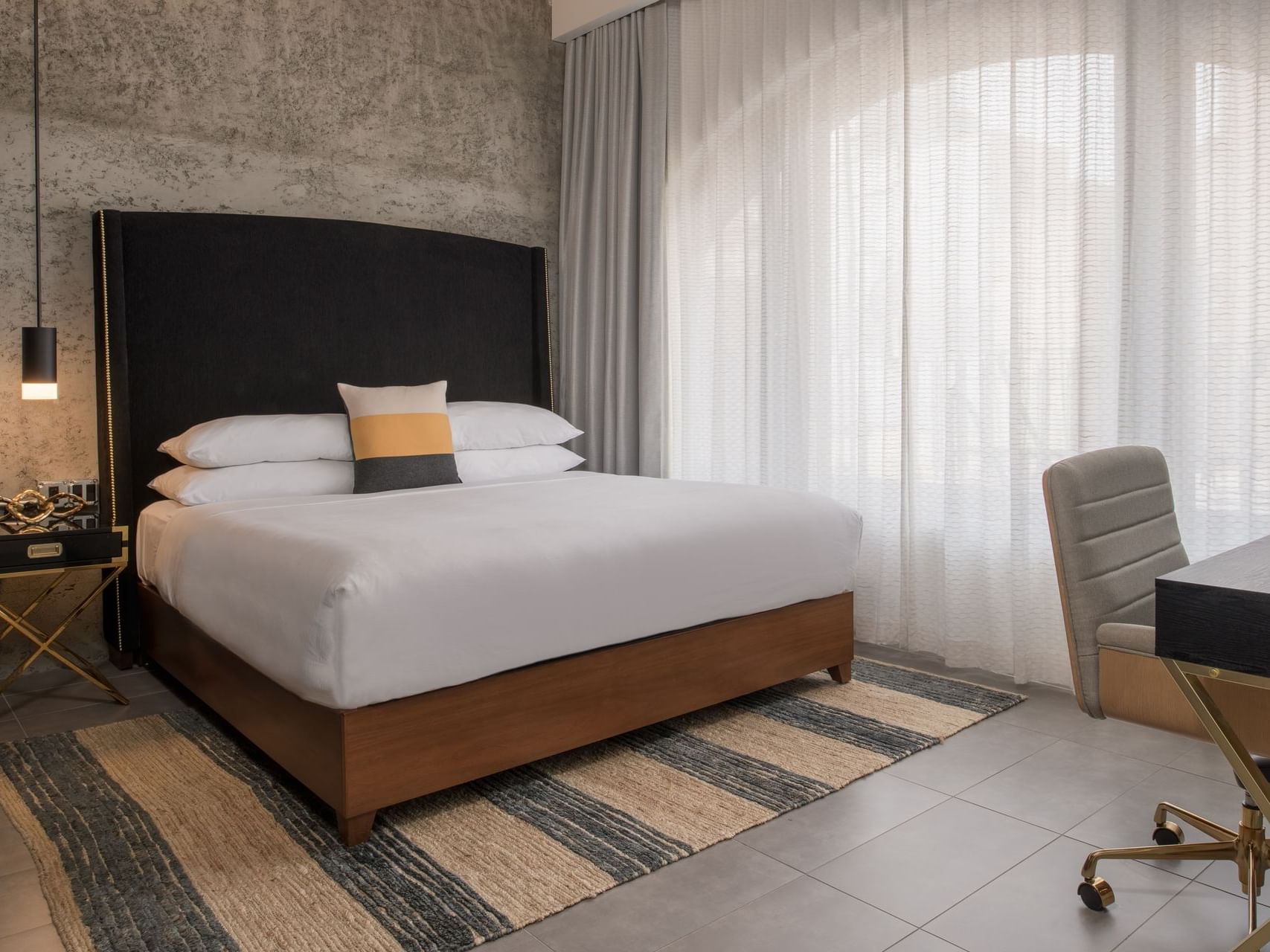 Hi-Lo Hotel Portland King Bed
