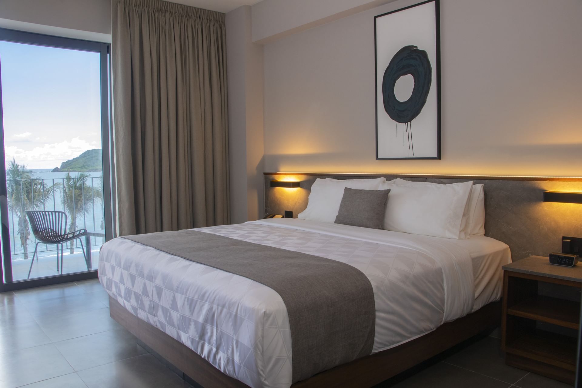 Comfy Bed, Deluxe Room King Ocean View, Viaggio Resort Mazatlan