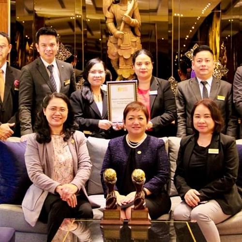 Group photo taken with the award at Chatrium Hotel Royal Lake 