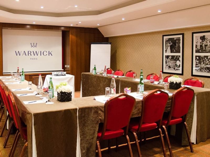 U-shaped meeting room set-up in Fred Astaire at Warwick Paris Champs Elysées