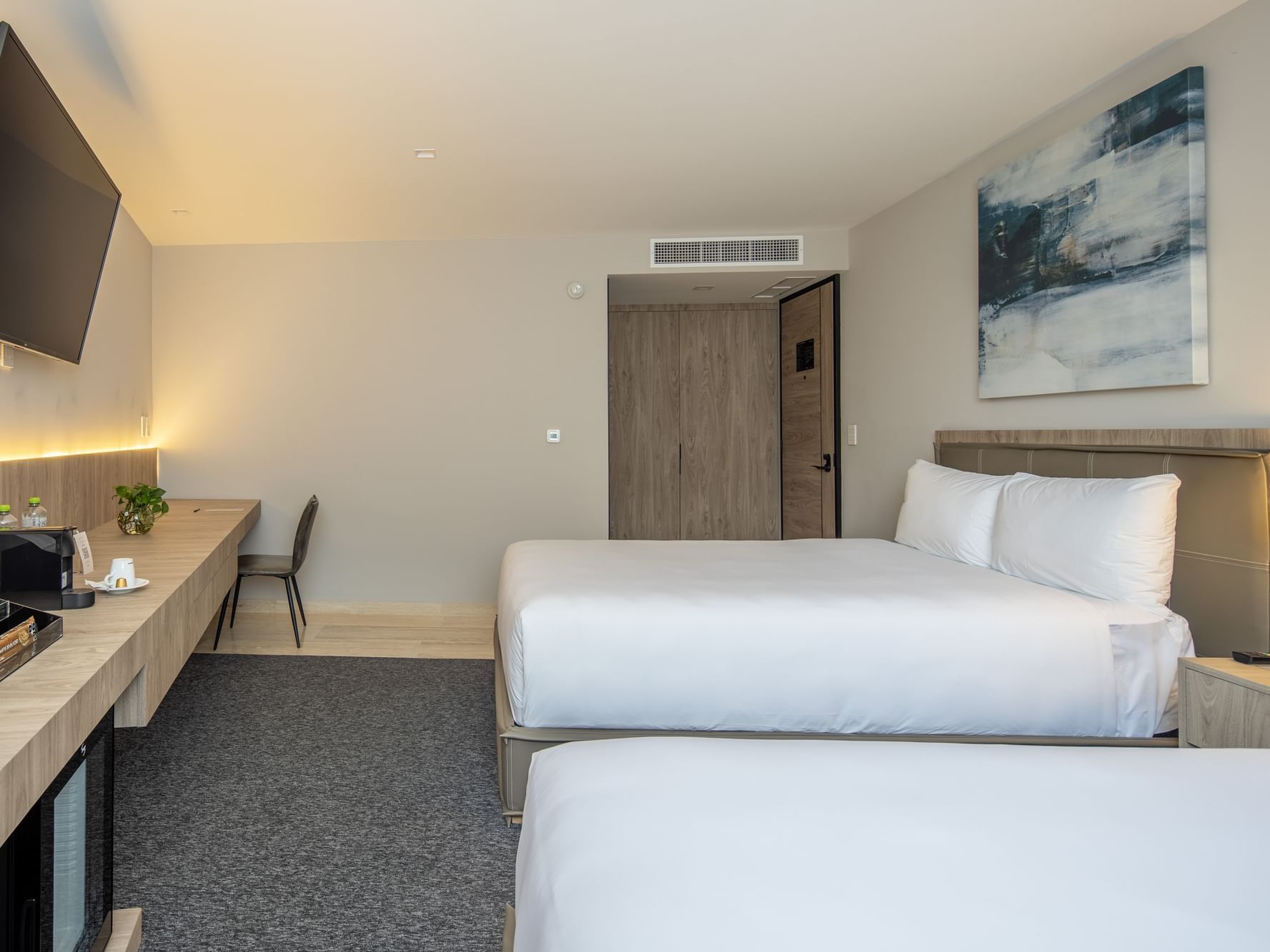 Deluxe Double room with two beds, television, and modern decor at Elements by Marquis in Ciudad de México.