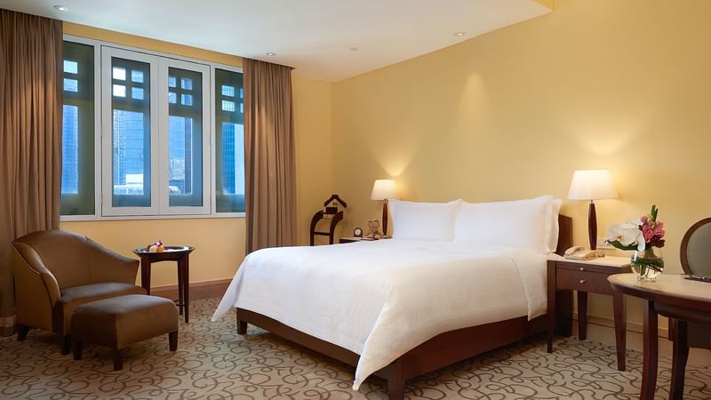 The Quay Room with king bed at Fullerton Singapore