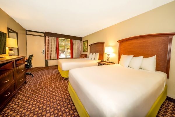 Guest Room Double Queens - R3