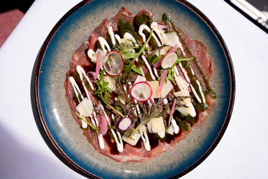 Carpaccio de bœuf, parmesan et roquette