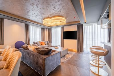 Budva, Karadağ'daki Merit Starlit Otel'de King Süit