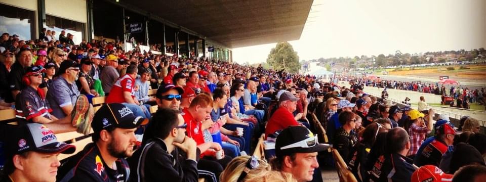 Crowd in Sandown Horse Racecourse near Novotel Glen Waverley