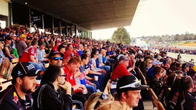 Crowd in Sandown Horse Racecourse near Novotel Glen Waverley
