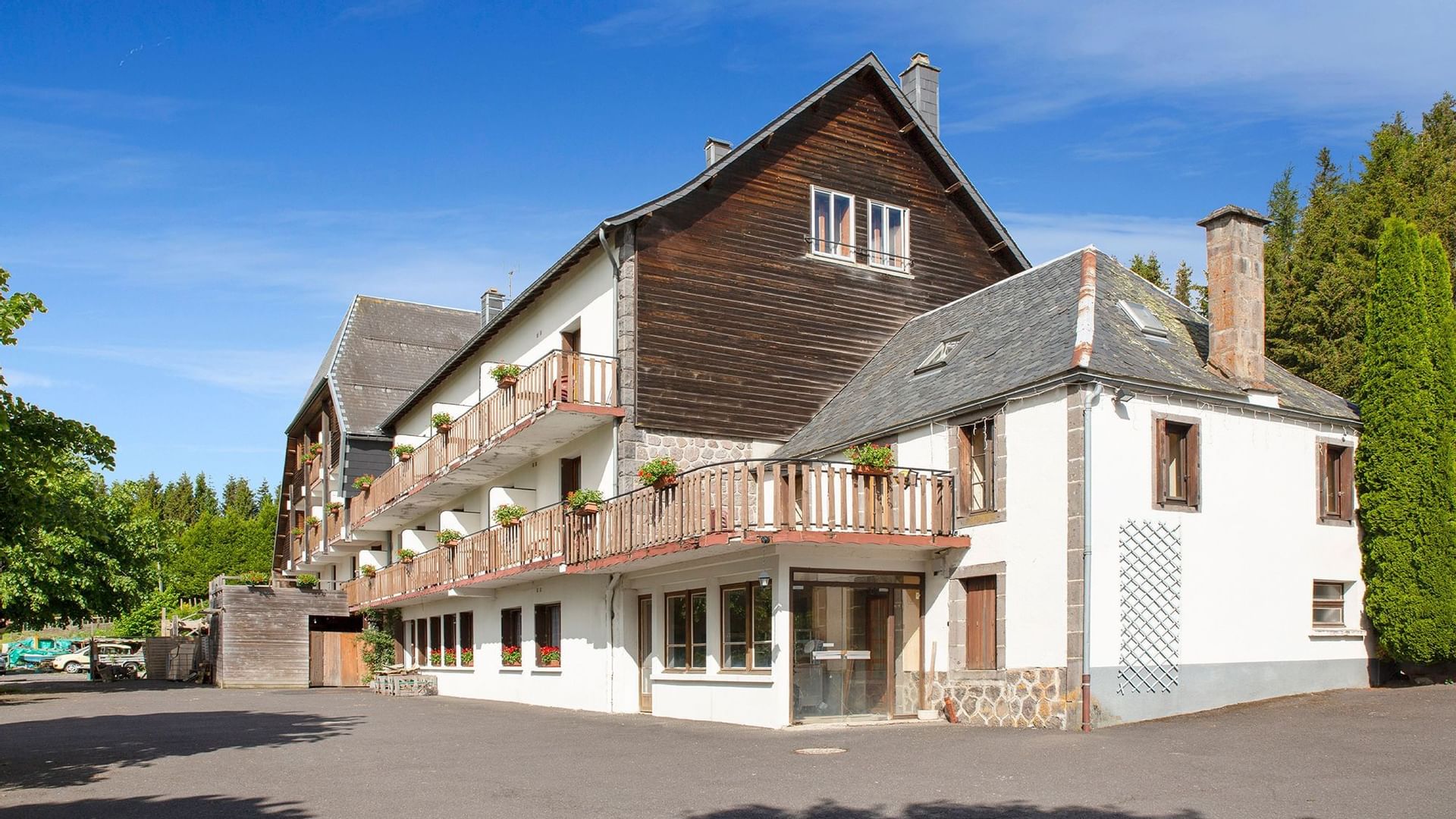 Exterior view of the Auberge de la Petite Ferme