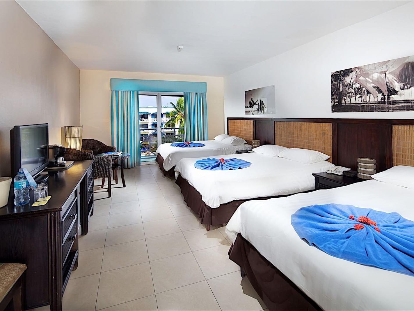 Interior of Suite de lujo bedroom at Playa Blanca Beach Resort
