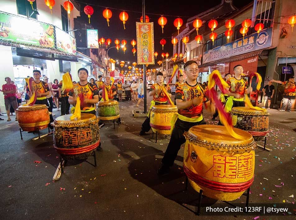 Chinese in Malaysia also celebrate Thaipusam by having drum performance on the street.