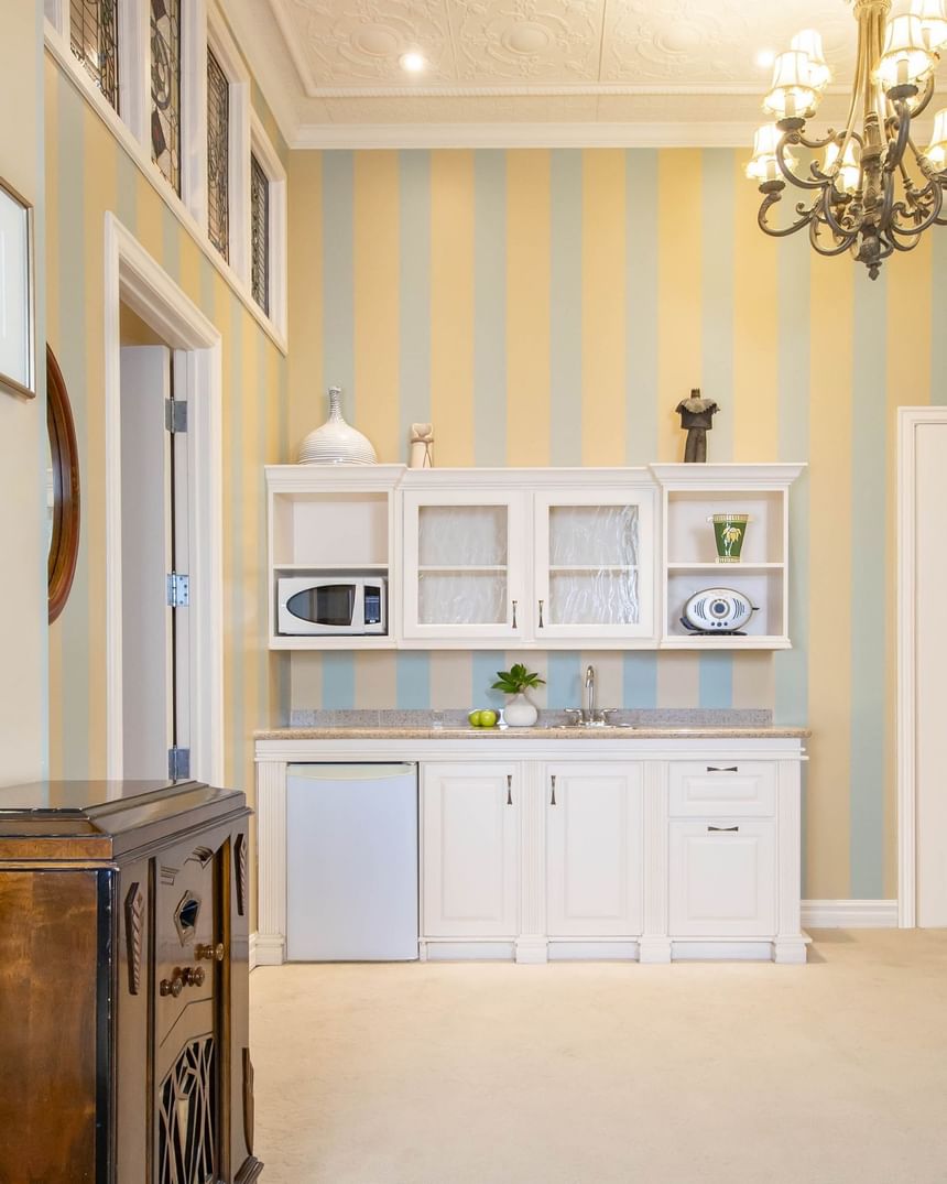 king executive, retro, retro suites, retro suites hotel, king wi