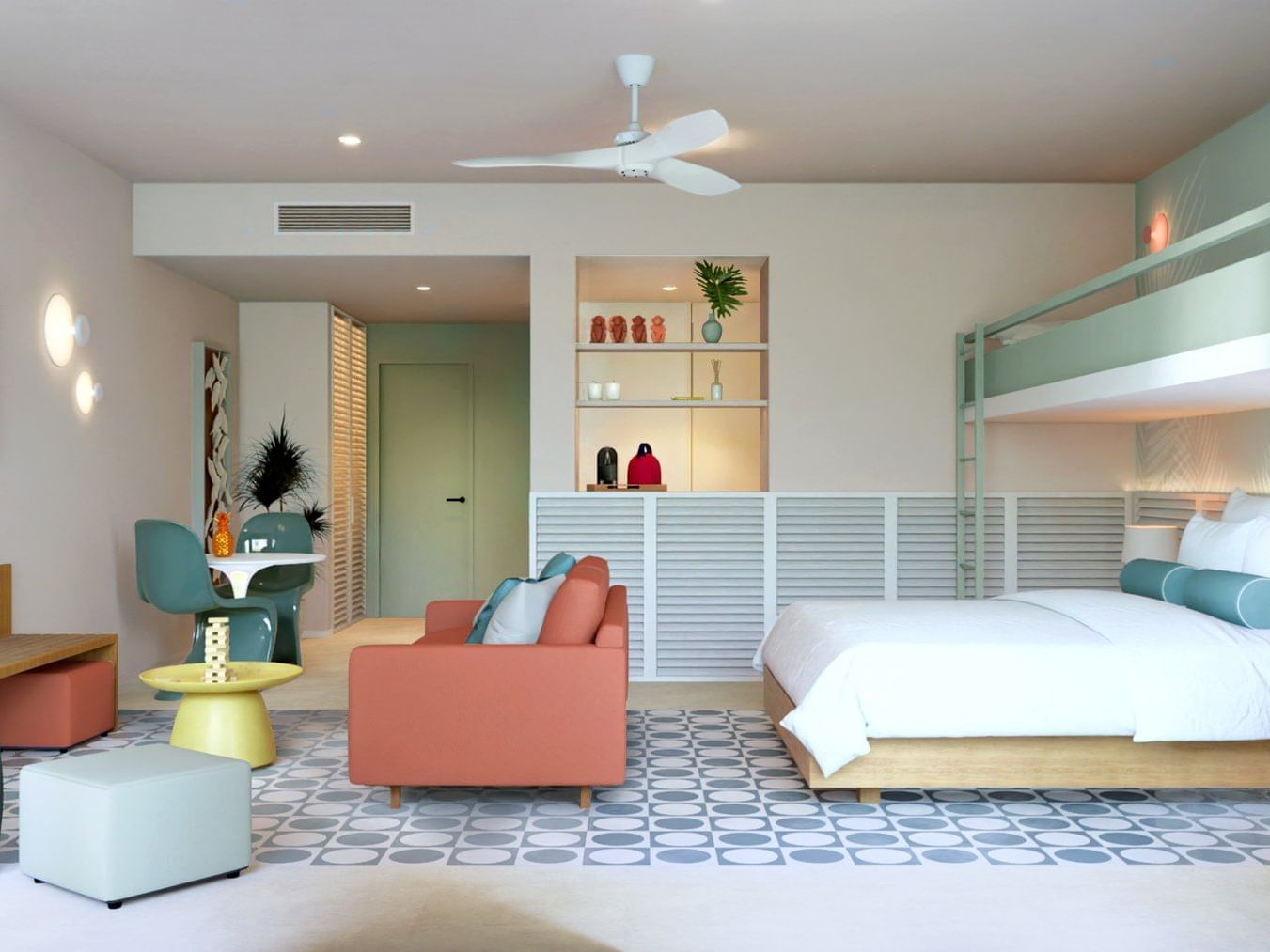 Junior Suite Pool Level Familiar en Fiesta Americana Funeeq Punta Cana Hotel con literas y sofá sobre piso decorado