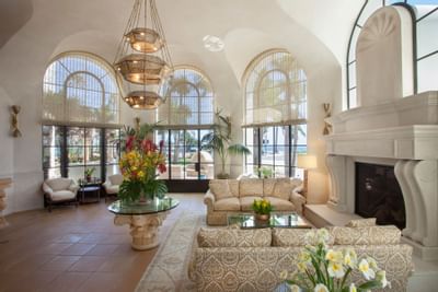 Lounge area in the lobby at Santa Barbara Inn