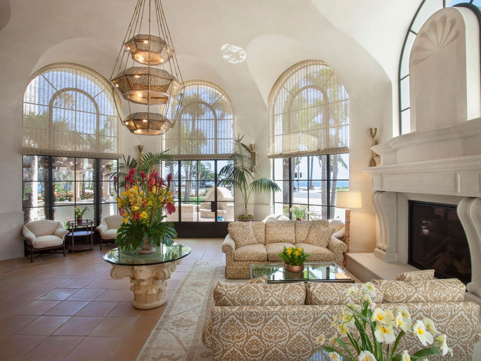 Lounge area in the lobby at Santa Barbara Inn