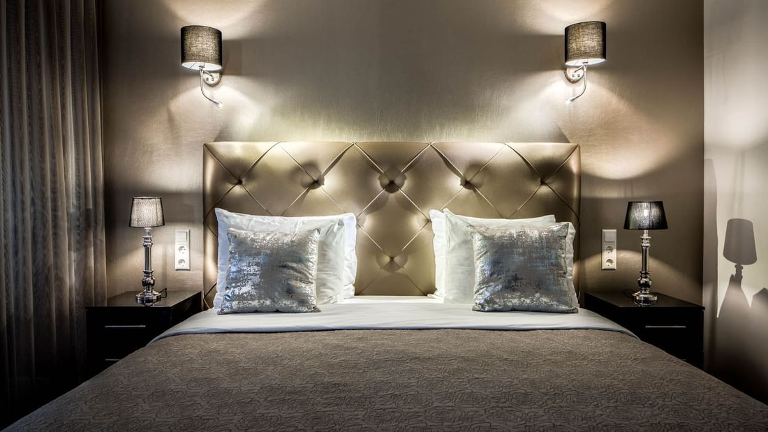 King-size bed and side tables in Luxury Suite Superior at Luxury Suites Amsterdam