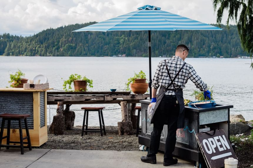 Canal cookout in Union City Market at Alderbrook Resort & Spa