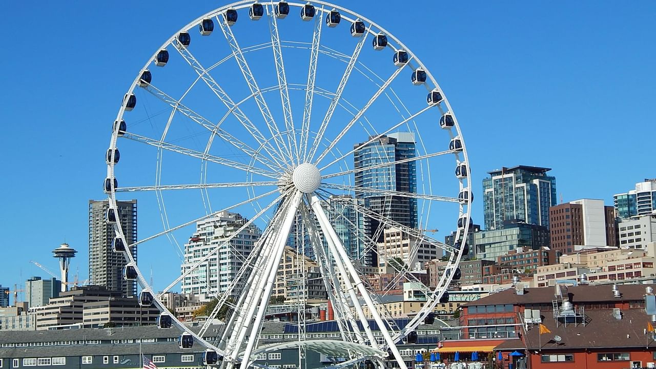 large Ferris Wheel in downtown Seattle