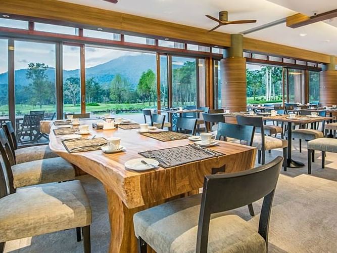 Dining tables in Soi Dao Restaurant at Chatrium Golf Resort