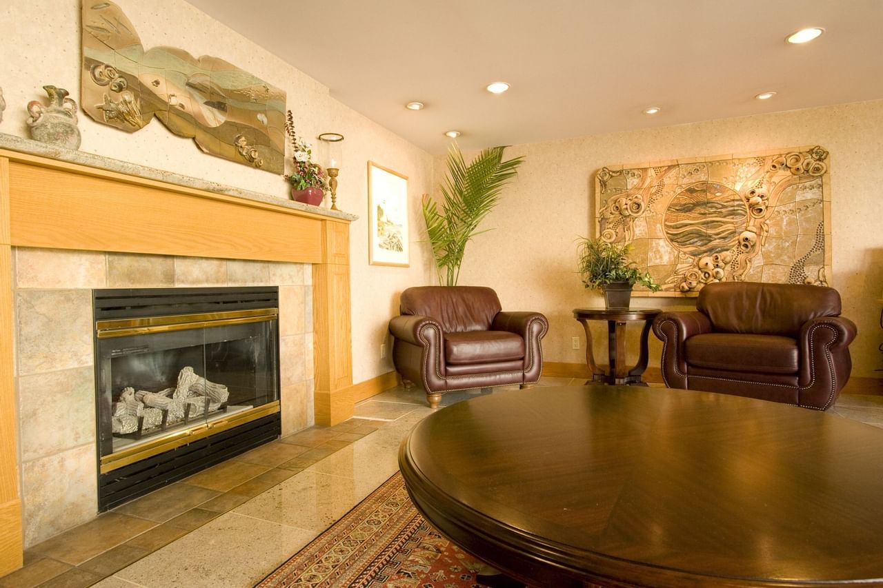 Coast Discovery Inn - Lobby