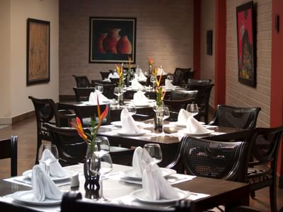 restaurante de egina medellin listo para la hora de la cena