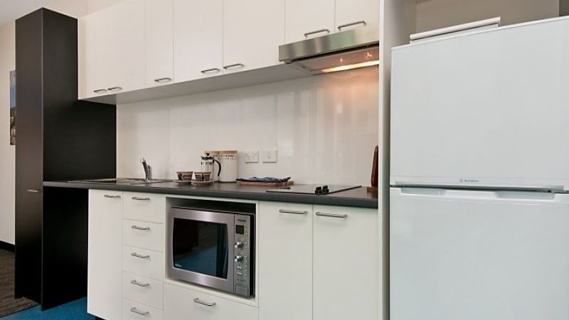 Student Living Edge Apartments_Adelaide Serviced Apartments with East End kitchen