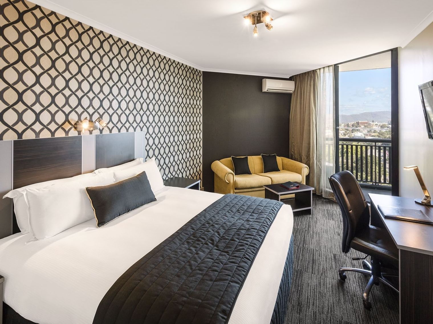 Superior Room with Balcony at Grand Chancellor Brisbane