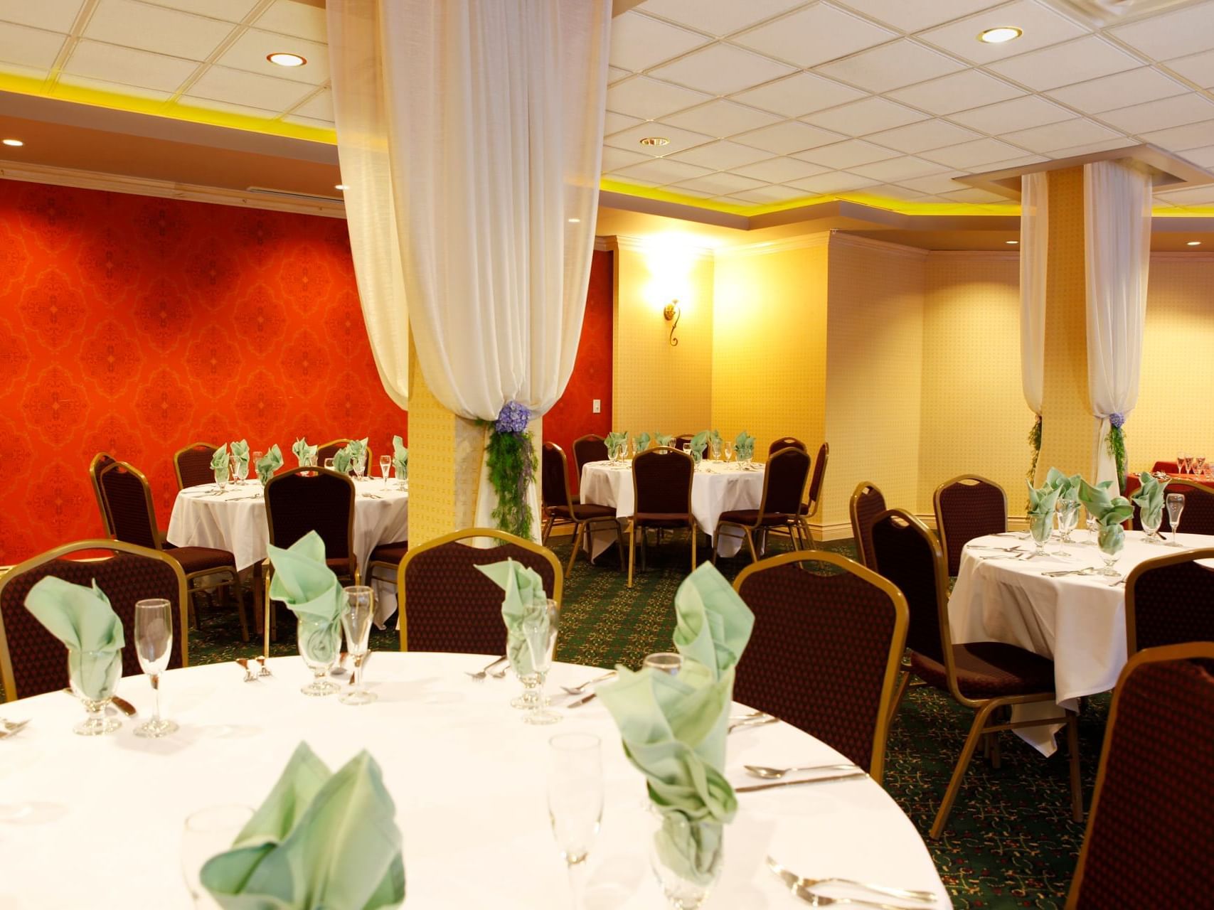 Tables & chairs setup in Terrace View at Honor’s Haven