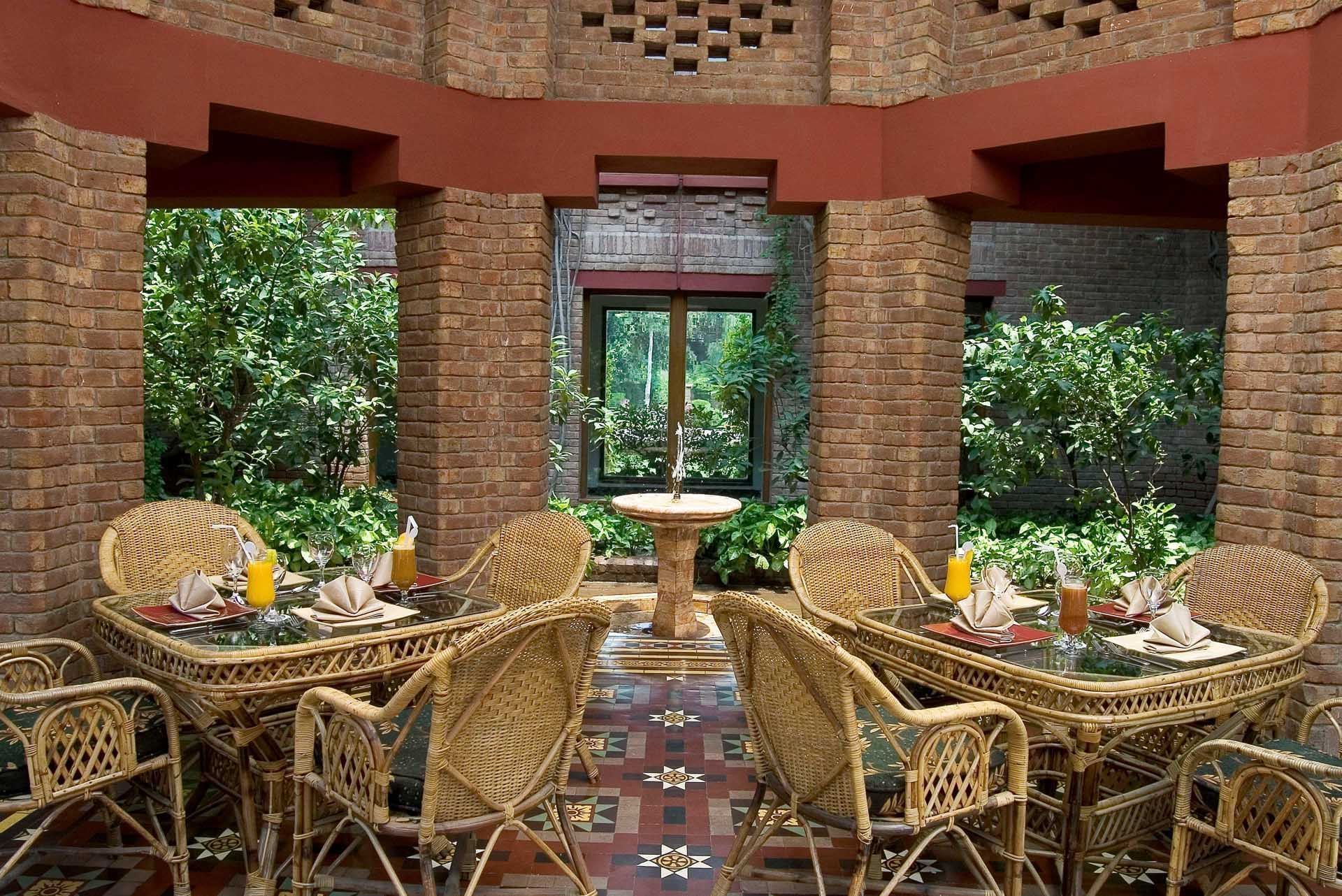 Dining area in Executive lounge at Faisalabad Serena Hotel