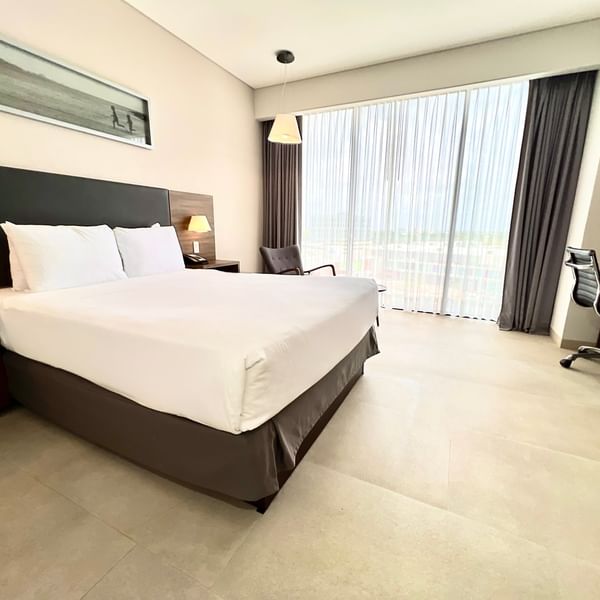 Superior Room, 1 Queen at Fiesta Inn Express Cancún Cumbres, with city view, one of the best places to stay in Cancún