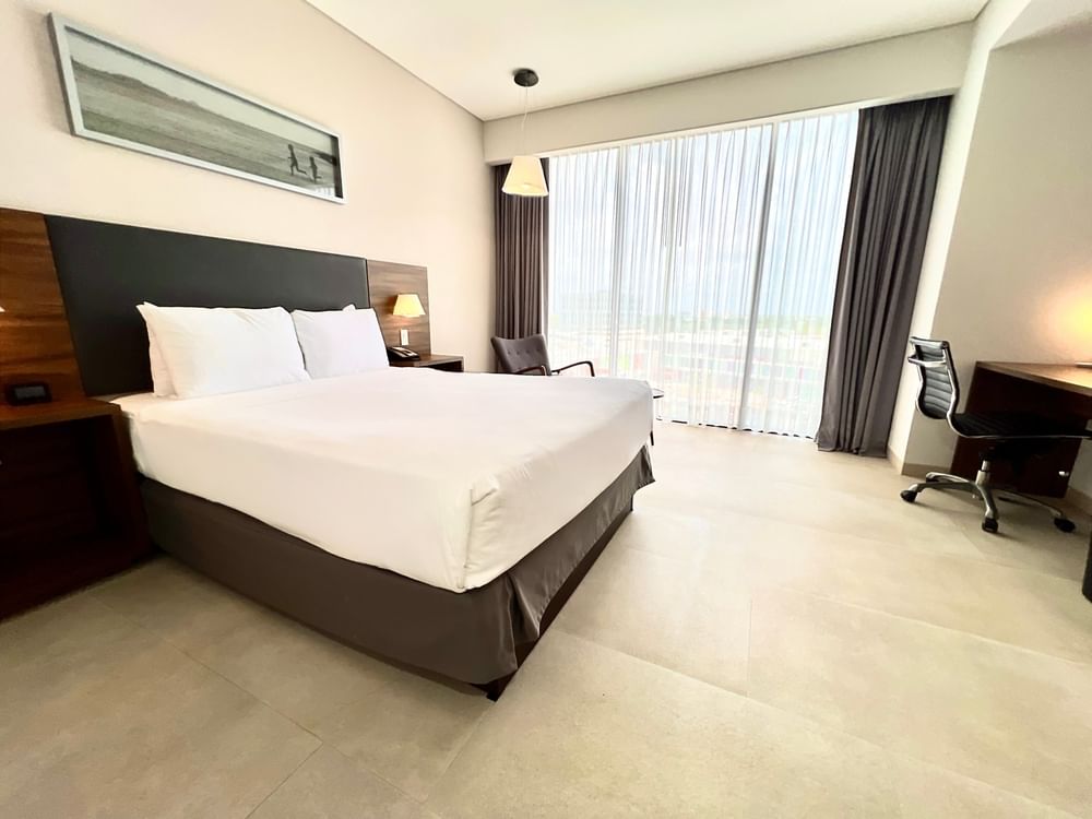 Superior Room, 1 Queen at Fiesta Inn Express Cancún Cumbres, with city view, one of the best places to stay in Cancún