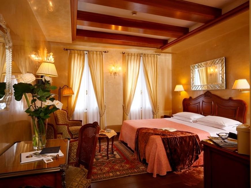 Superior room with Bedroom and living area at Hotel Bisanzio