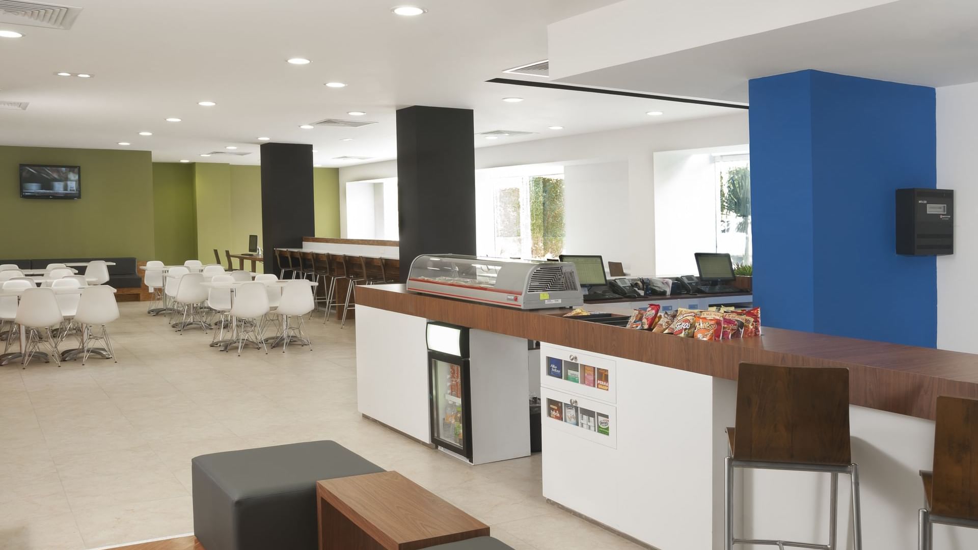 Interior of lobby area at One Xalapa Las Ánimas