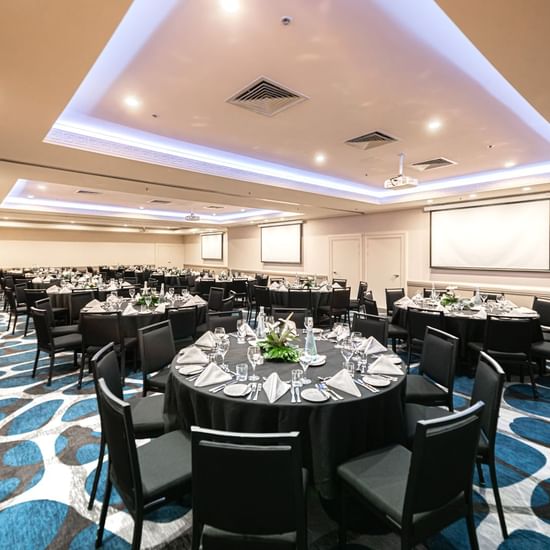 Banquet tables in Tully Room at Pullman Cairns