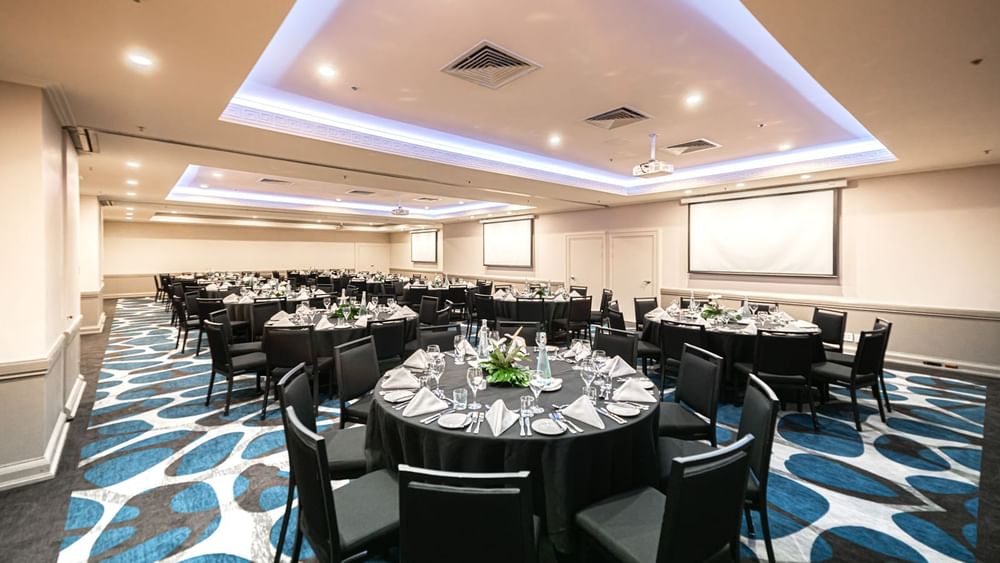 Banquet tables in Tully Room at Pullman Cairns